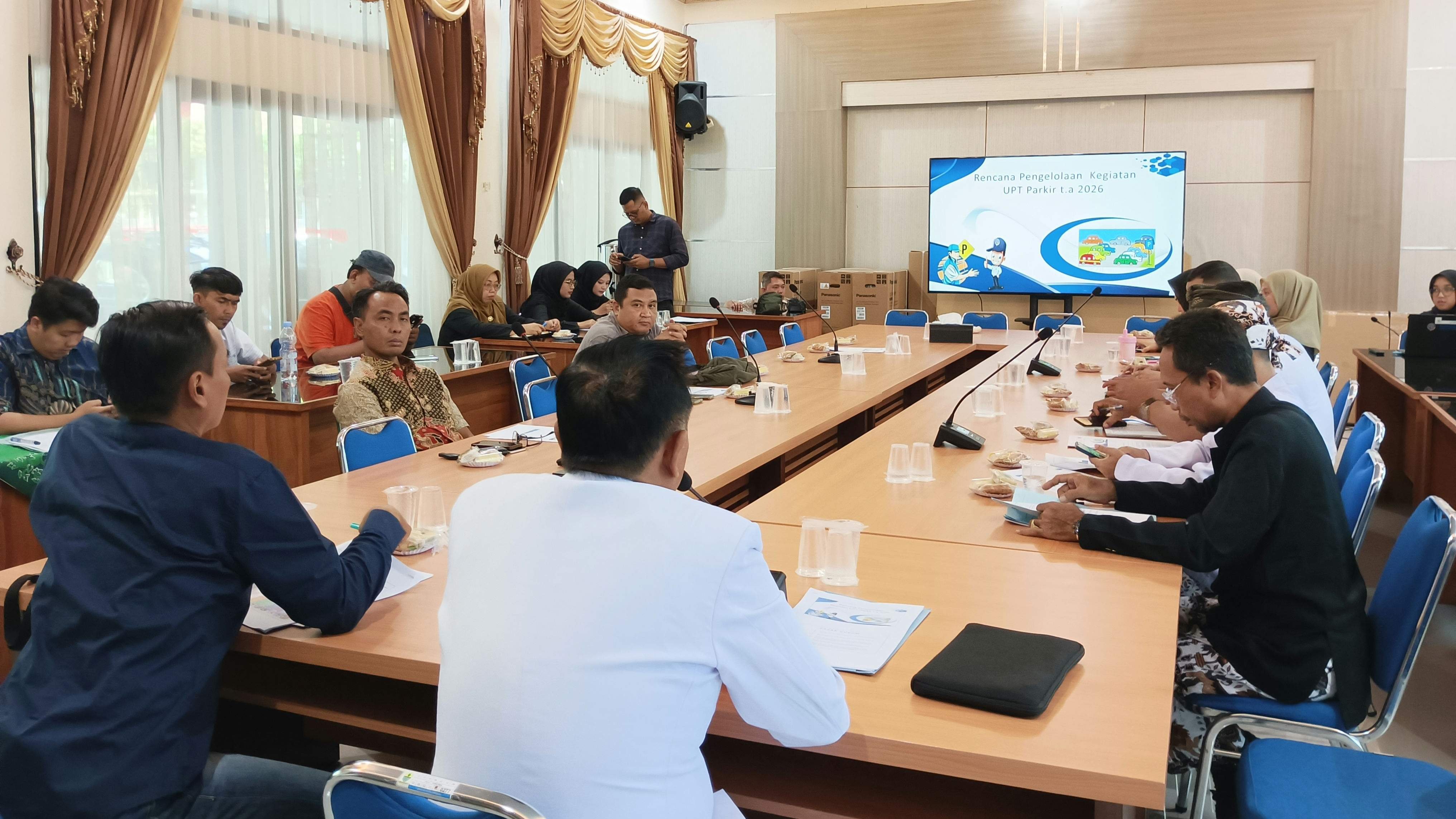 Rapat Kerja Komisi I DPRD Kota Cirebon Bahas Rencana Tata Kelola Parkir Tahun 2026