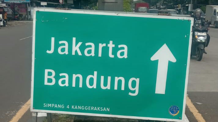 Dishub Kota Cirebon Pasang RPPJ Portable Jelang Arus Mudik Lebaran