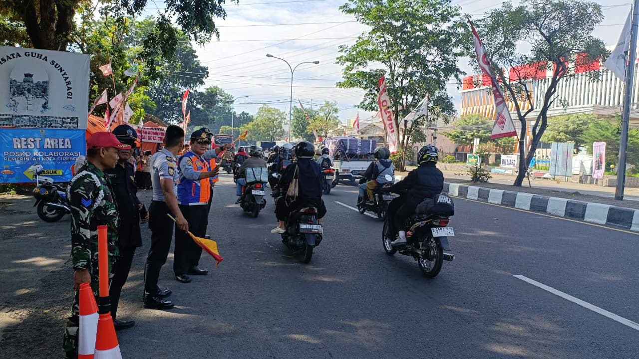 Arus Mudik Capai Puncak, 142 Ribu Kendaraan Melintasi Kota Cirebon di H-2 Lebaran