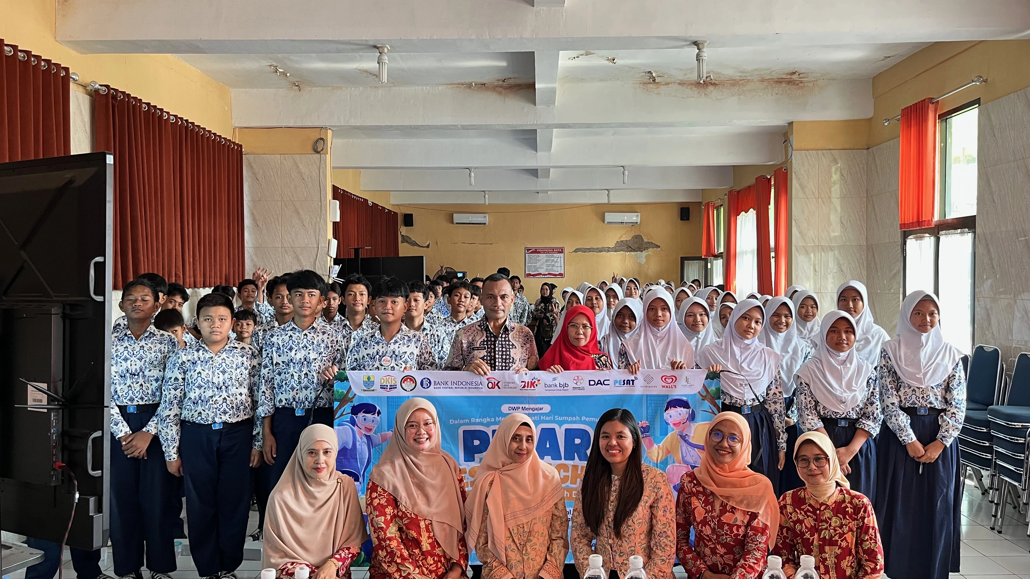 DWP Unit DKIS Kota Cirebon Hadirkan PIJAR Goes to School, Bekali Pelajar Kecakapan Digital