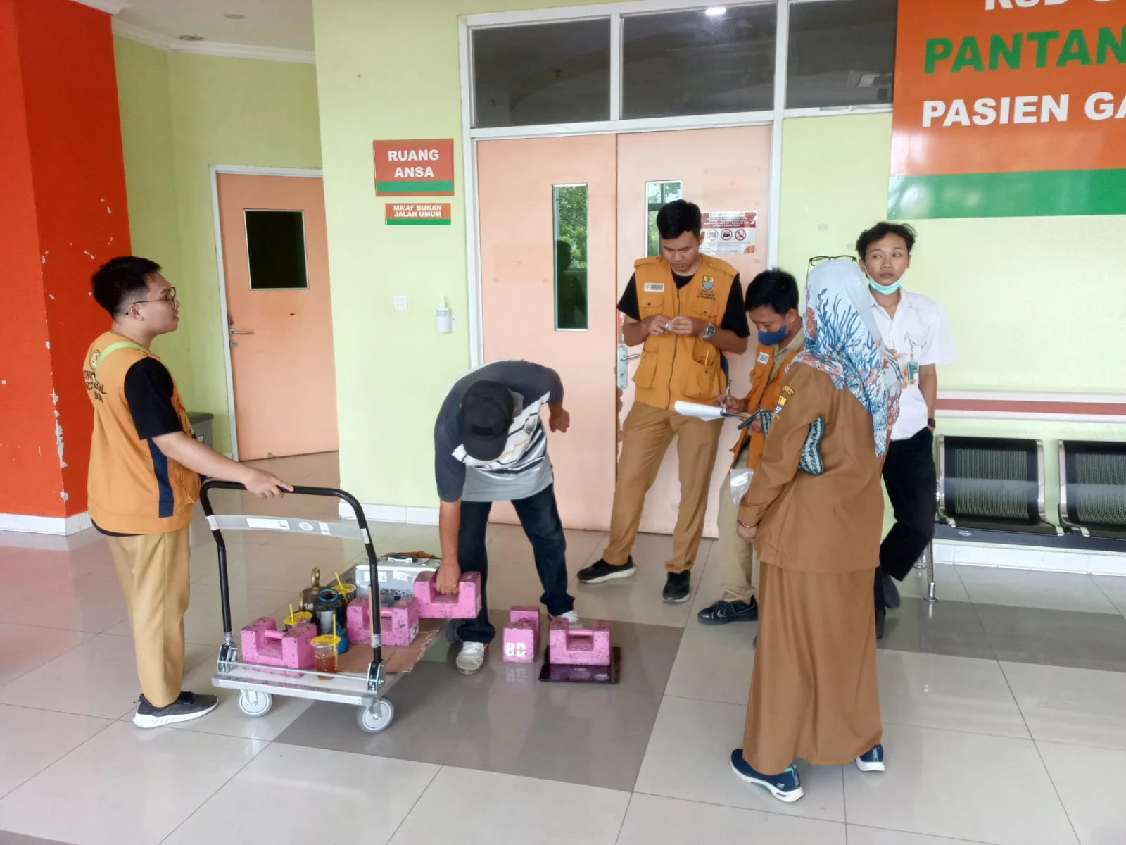 Bidang Kemetrologian DKUKMPP Laksanakan Tera Ulang UTTP di RSD Gunung Jati